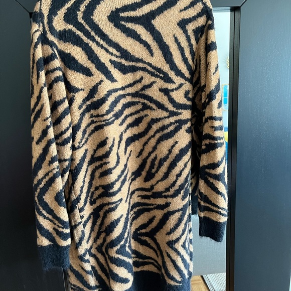 Animal Print Sweater - Picture 2 of 3